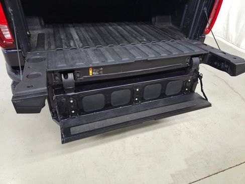 Used 2022 GMC Sierra 1500 Denali w/ Technology Package AWD/4WD image 8