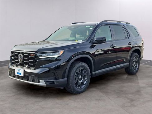 New 2025 Honda Pilot TrailSport image 1