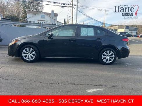 Used 2022 Toyota Corolla LE image 2