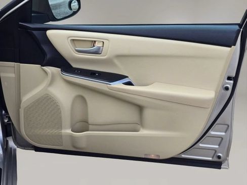 Used 2016 Toyota Camry LE FWD image 17