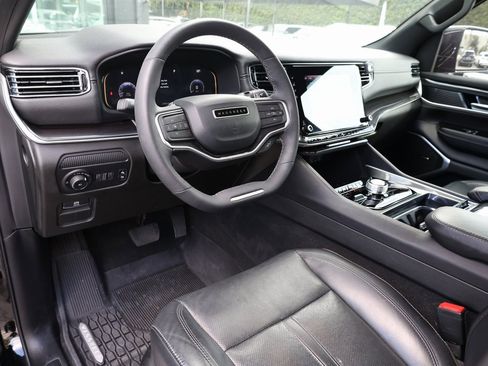 Used 2023 Jeep Wagoneer 4WD image 15