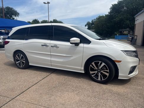 Used 2019 Honda Odyssey Elite image 3