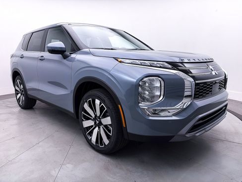 New 2026 Mitsubishi Outlander SE image 1
