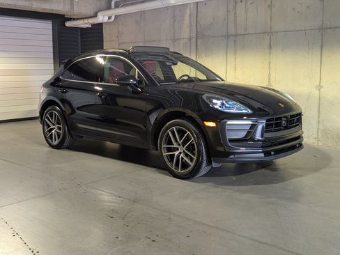 Used 2025 Porsche Macan image 11