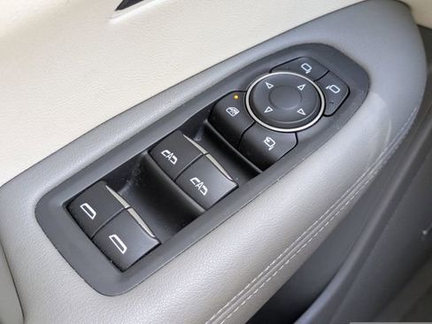 Used 2022 Cadillac XT6 Premium Luxury AWD/4WD image 18