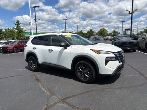 Used 2024 Nissan Rogue S AWD/4WD image 2