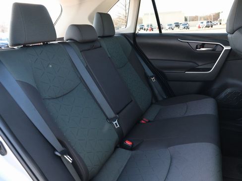 Used 2025 Toyota RAV4 XLE image 32