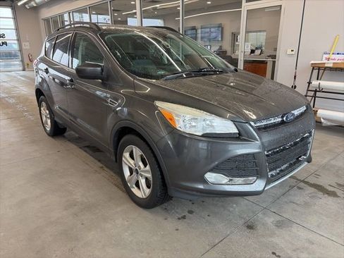 Used 2016 Ford Escape SE w/ Equipment Group 201A image 3