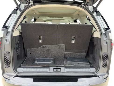 New 2026 Land Rover Discovery Limited Edition AWD/4WD image 18