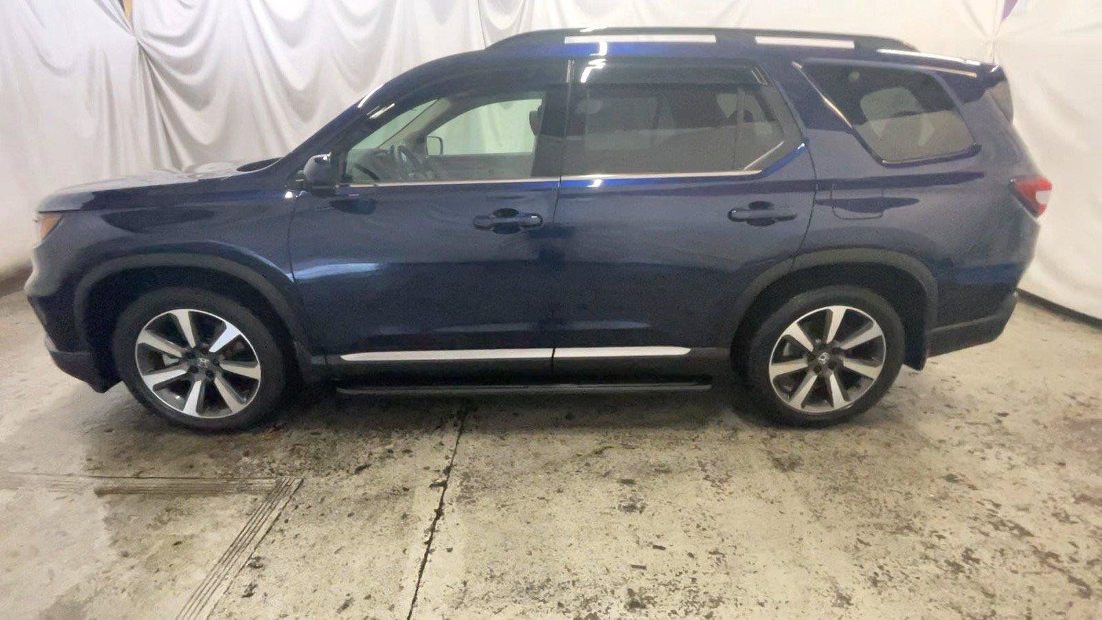 Used 2025 Honda Pilot Elite image 12