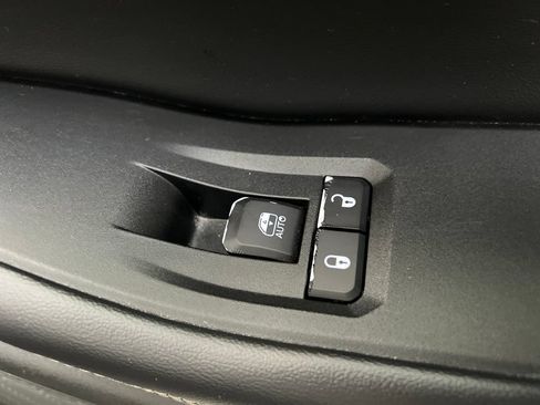 Used 2024 Jeep Grand Cherokee Laredo RWD image 33