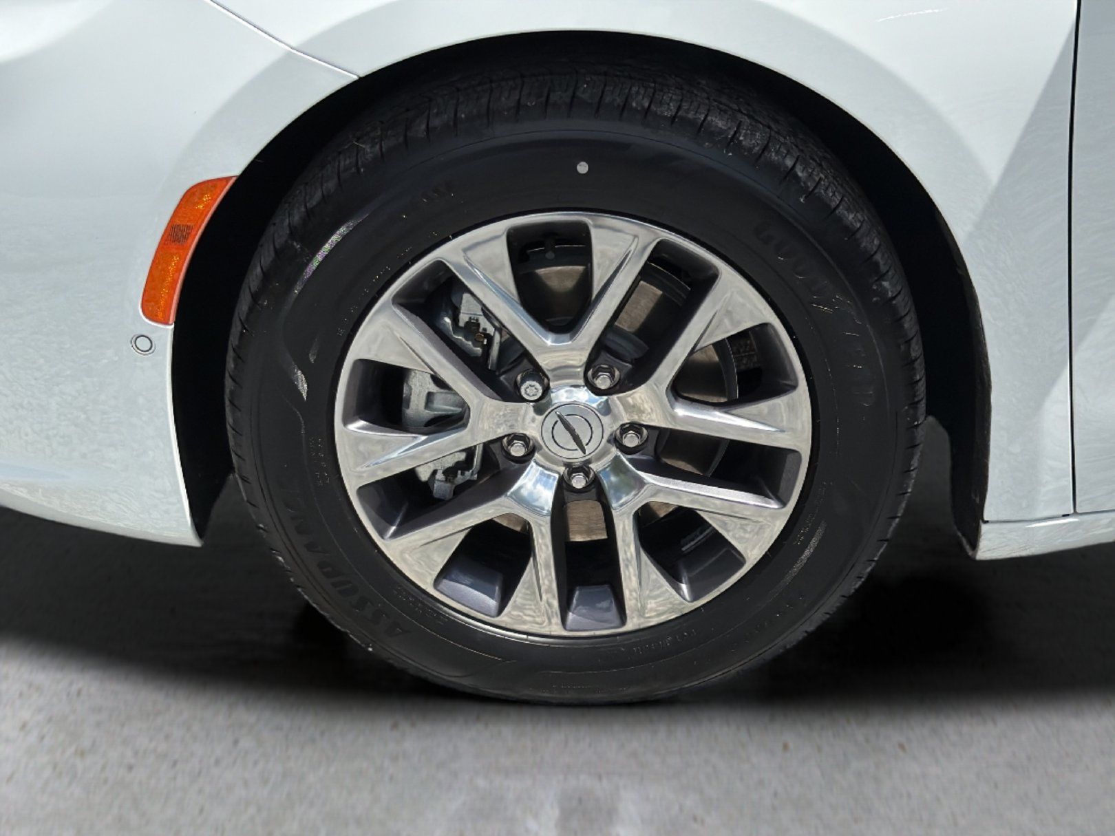 Used 2024 Chrysler Pacifica Pinnacle FWD image 31