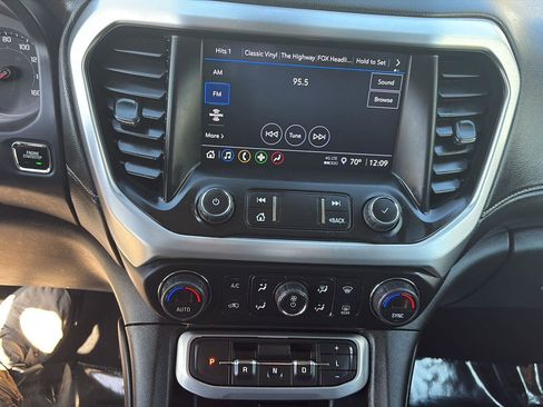 Used 2023 GMC Acadia SLE image 18