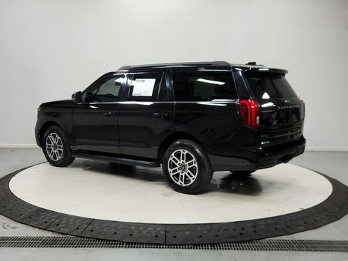 Used 2025 Ford Expedition Active AWD/4WD image 6