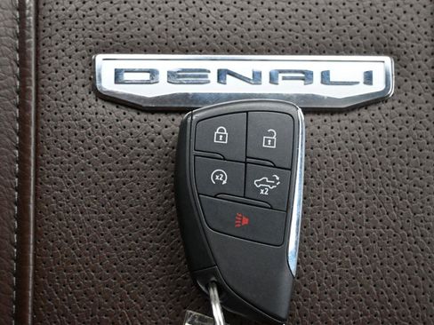 Used 2024 GMC Sierra 2500 Denali w/ Denali Reserve Package image 40