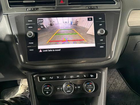 Used 2021 Volkswagen Tiguan SEL AWD/4WD image 16