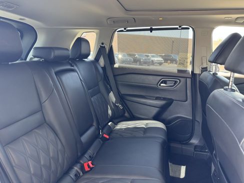 Used 2022 Nissan Rogue Platinum w/ Head-Up Display Package image 43