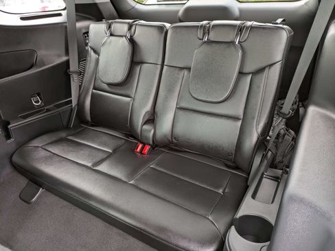 Used 2023 Ford Explorer Limited w/ Limited Technology Package RWD image 16