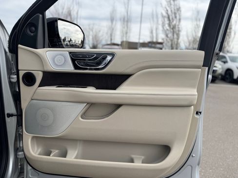 Used 2018 Lincoln Navigator Reserve w/ Technology Package image 57