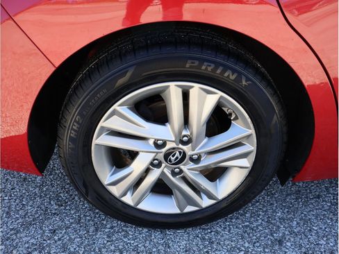 Used 2019 Hyundai Elantra SEL image 9