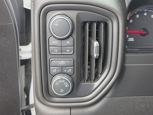 Used 2021 Chevrolet Silverado 1500 Custom Trail Boss AWD/4WD image 17