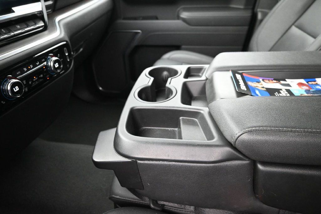 Used 2025 GMC Sierra 1500 SLT RWD image 13