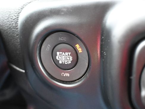 Used 2023 Jeep Gladiator Overland image 16