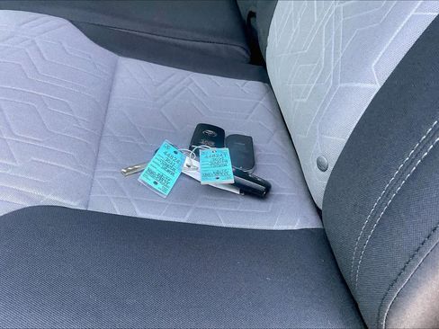 Used 2021 Toyota Tacoma TRD Sport w/ Technology Package image 14