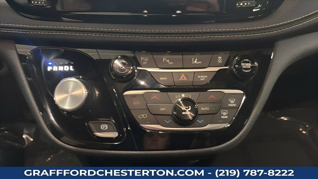 Used 2024 Chrysler Pacifica Limited FWD image 20