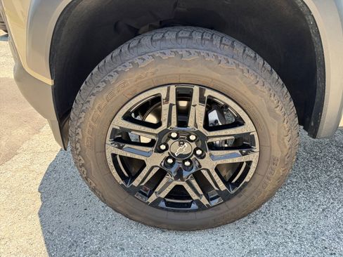 Used 2024 Chevrolet Colorado Trail Boss AWD/4WD image 31