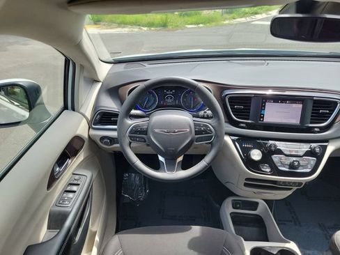 Used 2023 Chrysler Voyager LX FWD image 12