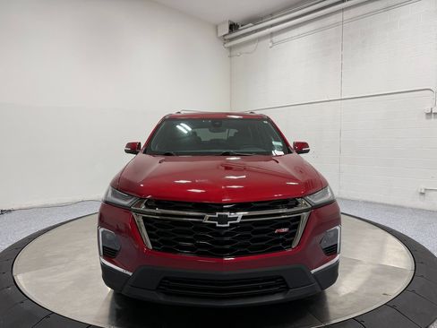Used 2023 Chevrolet Traverse RS image 2