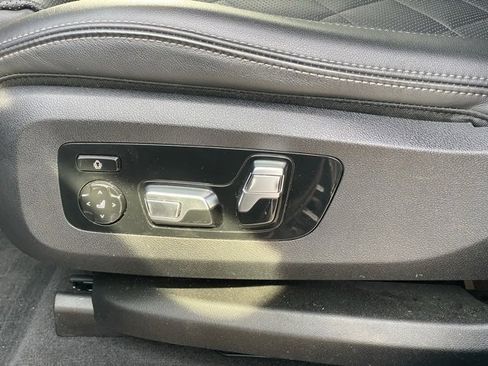 Certified 2024 BMW X7 xDrive40i w/ M Sport Package image 16