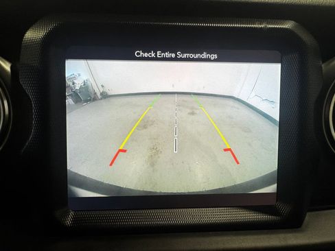 Used 2019 Jeep Wrangler Unlimited Sahara w/ Uconnect 4C Nav & Sound Group AWD/4WD image 10