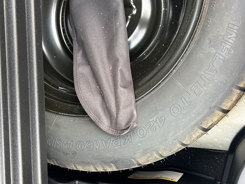 Used 2018 Toyota RAV4 LE image 24