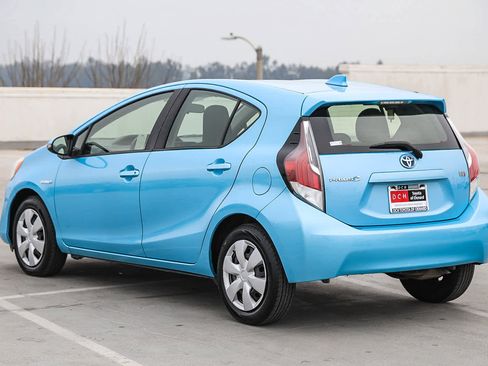 Used 2016 Toyota Prius C One image 7