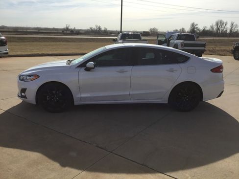 Used 2020 Ford Fusion SE w/ Equipment Group 151A image 4