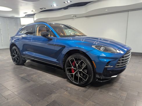 Used 2025 Aston Martin DBX 707 image 1