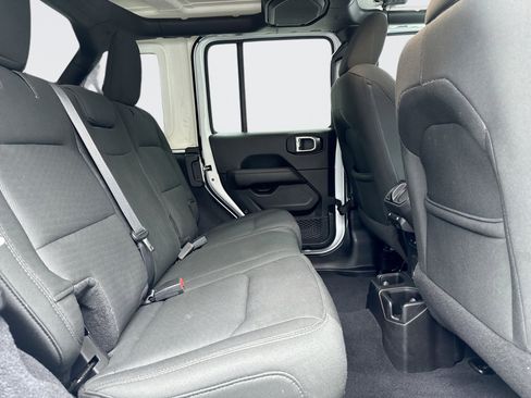 Used 2019 Jeep Wrangler Unlimited Sahara image 20