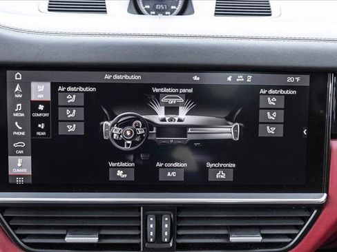 Used 2020 Porsche Cayenne Turbo image 19