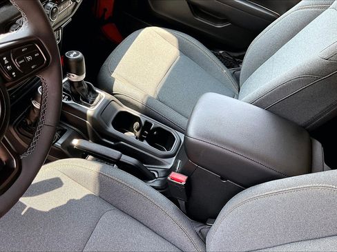 Used 2025 Jeep Wrangler Unlimited Sport AWD/4WD image 14