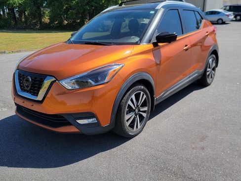 Used 2019 Nissan Kicks SR w/ SR Premium Package FWD image 1