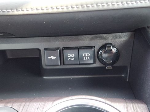 Used 2021 Toyota Highlander Limited FWD image 14