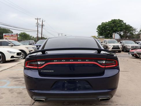 Used 2016 Dodge Charger SE RWD image 6