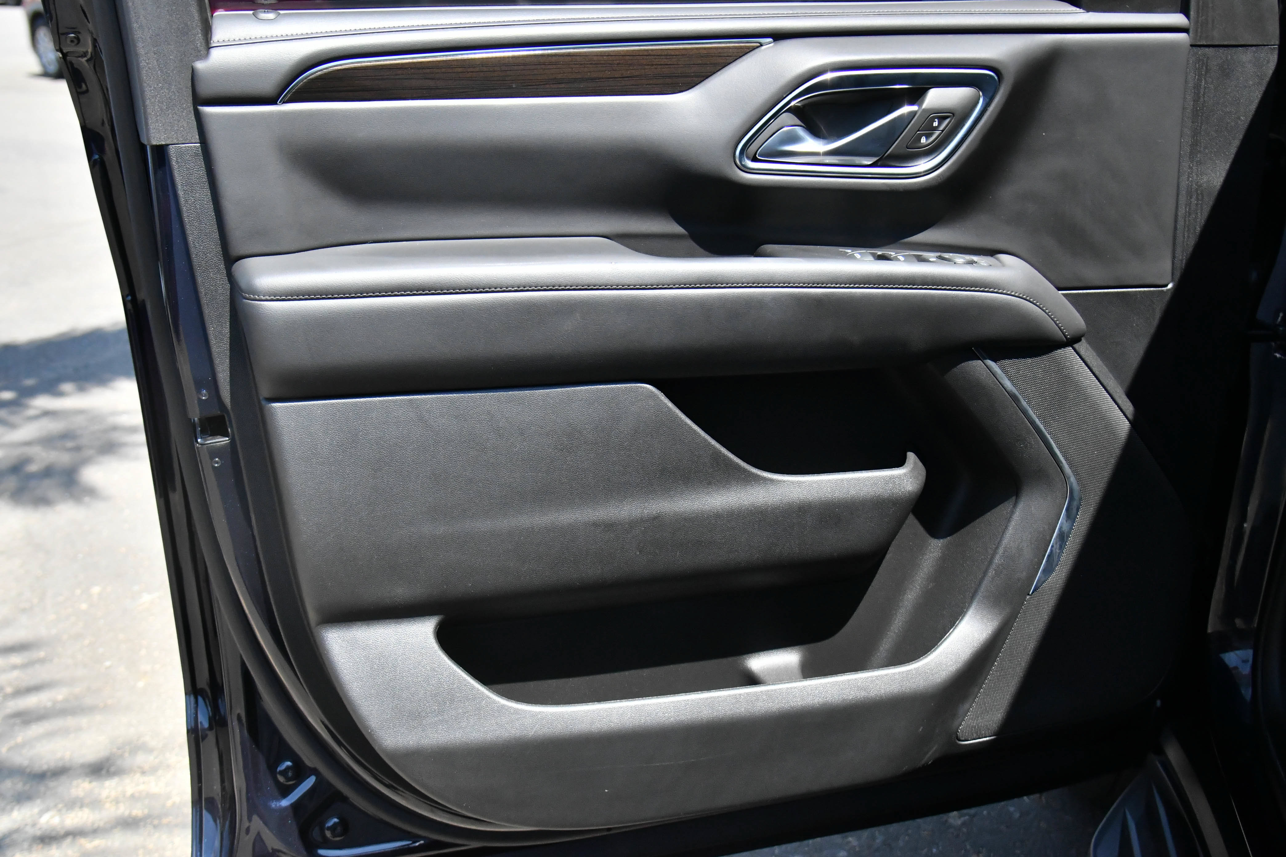 Used 2024 GMC Yukon SLE AWD/4WD image 13