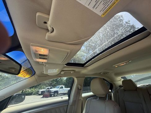 Used 2015 Ford Taurus SEL w/ Equipment Group 201A FWD image 11