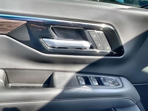 New 2025 Chevrolet Suburban Premier image 11