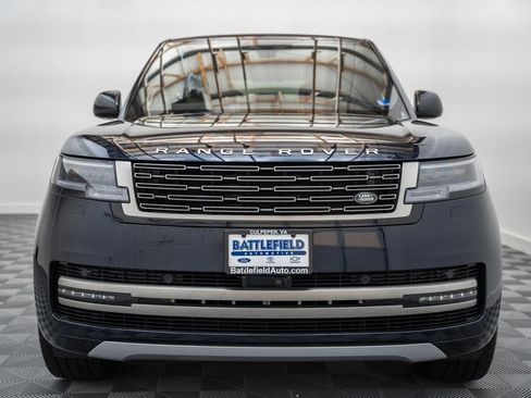 Used 2025 Land Rover Range Rover SE AWD/4WD image 2