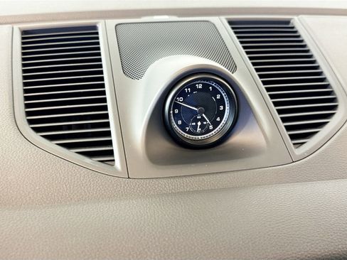 Certified 2025 Porsche Macan image 30