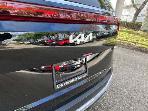 Used 2025 Kia Carnival EX image 22